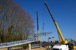 SMIL - LAFARGE GRANULATS Montage du pont-convoyeur pour passer au dessus d'une route